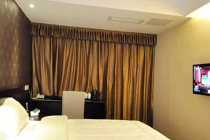 Room 2 of 8
