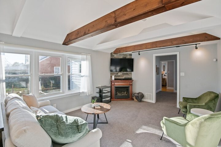 sweet Serenity" Stay 10 Minutes From Hershey 3 Bedroom Home by RedAwning