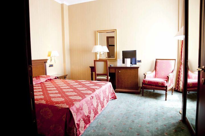 Room 9 of 29
