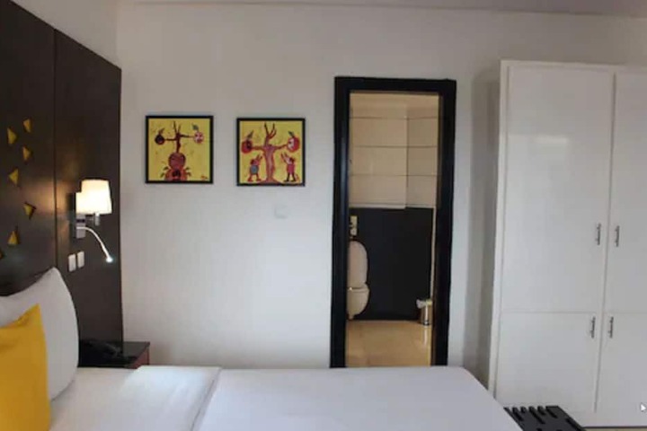 Room 8 of 28