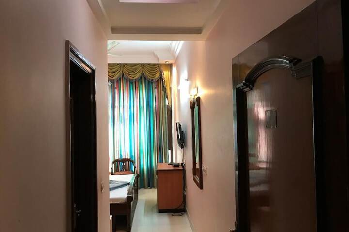 Room 9 of 25