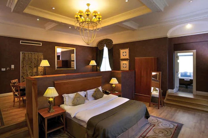 Room 35 of 82