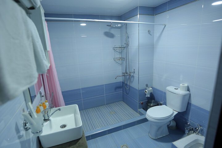 Room 34 of 62