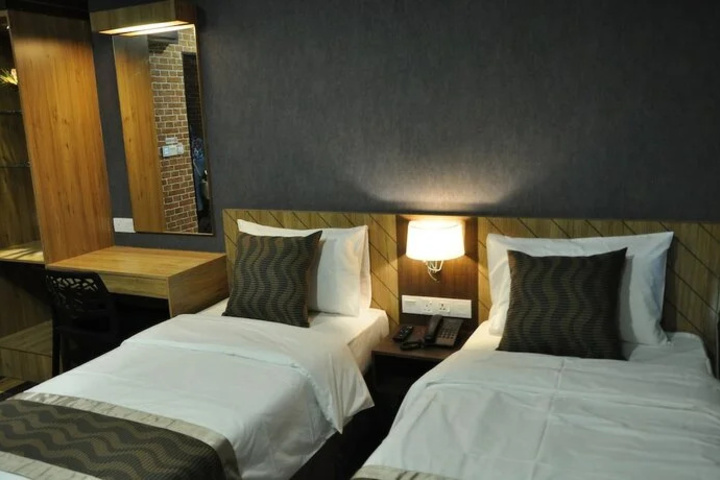Room 7 of 28