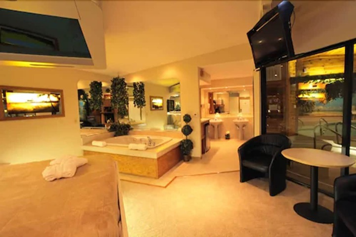 Room 11 of 42