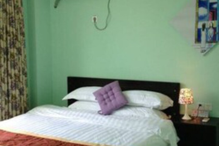 Room 9 of 18