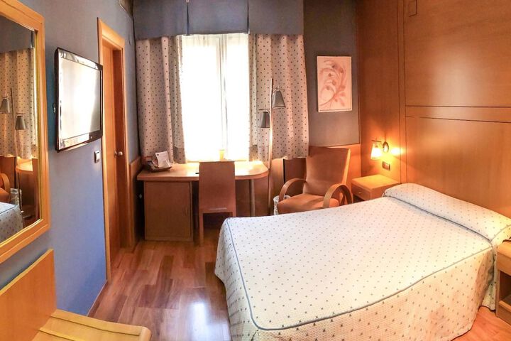 Room 9 of 35
