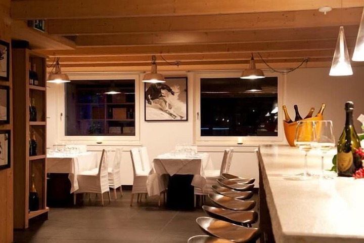 Dining 49 of 52