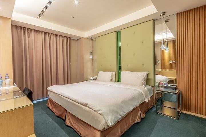 Room 33 of 55