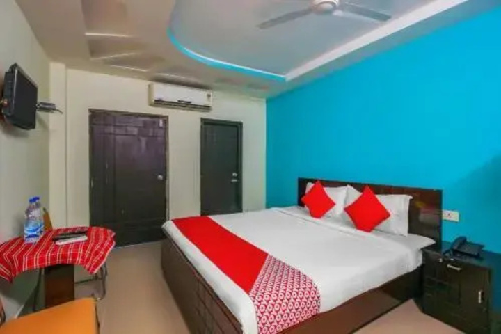 Room 5 of 12