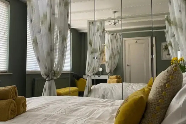 Room 3 of 21