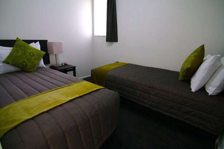 Room 6 of 76