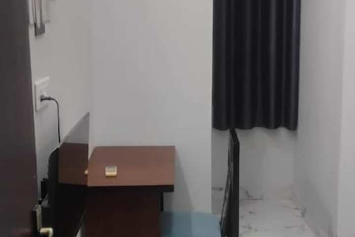 Room 5 of 9