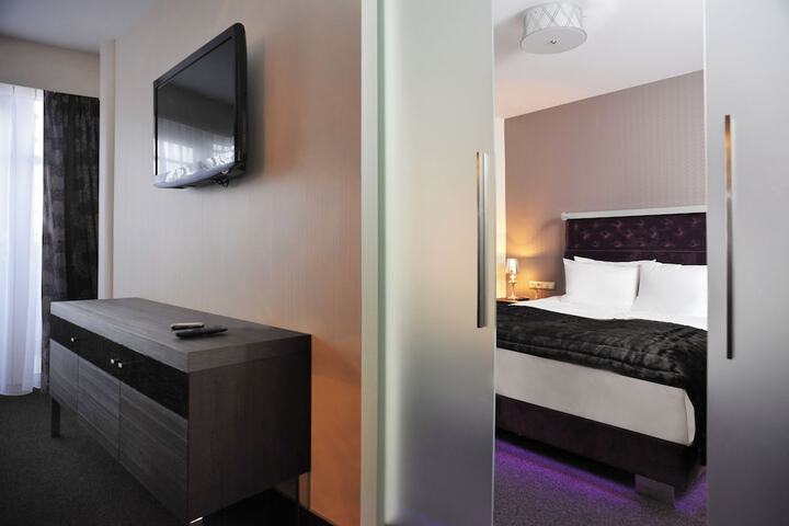 Room 9 of 23