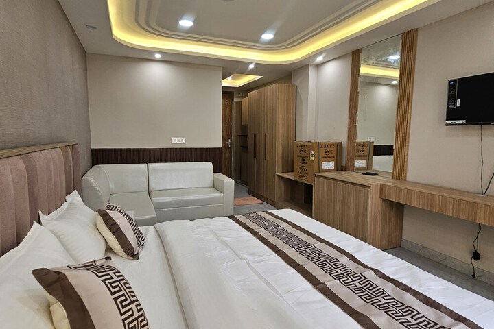 Room 12 of 22