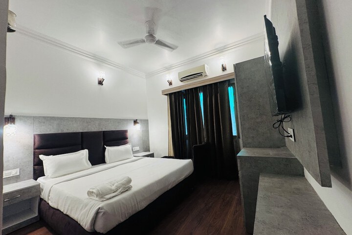 Room 9 of 25
