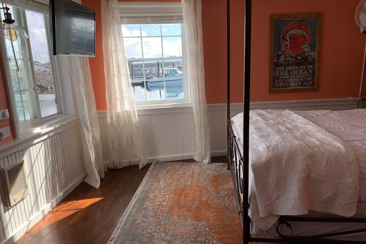 Room 30 of 83