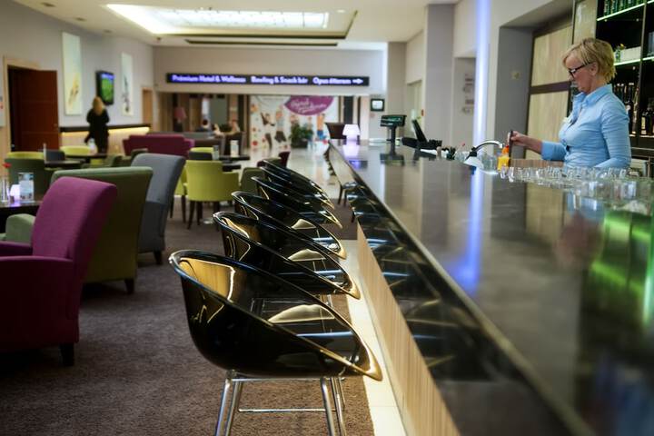 Lounge 57 of 69