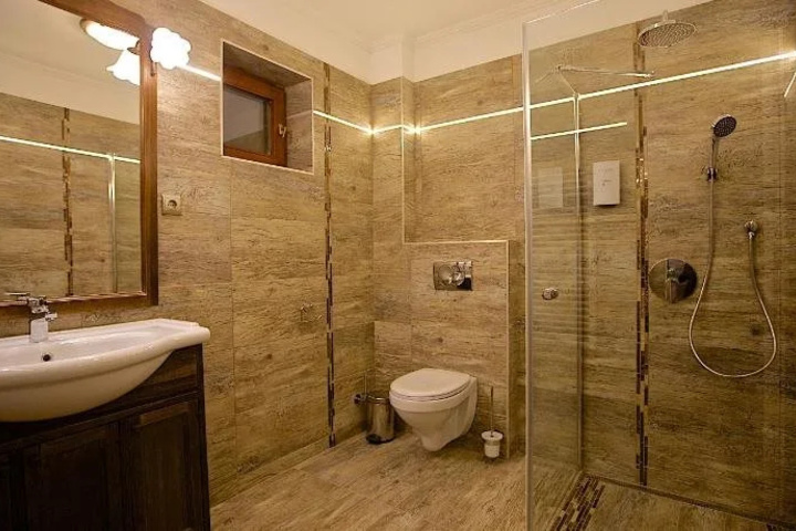 Room 9 of 28