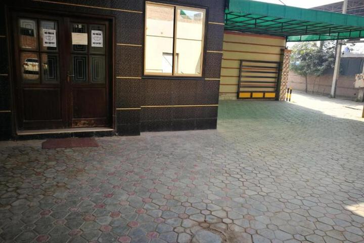 Hotel Laxen Inn Multan