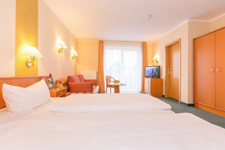 Room 2 of 25