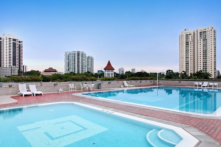 Hotel Pool