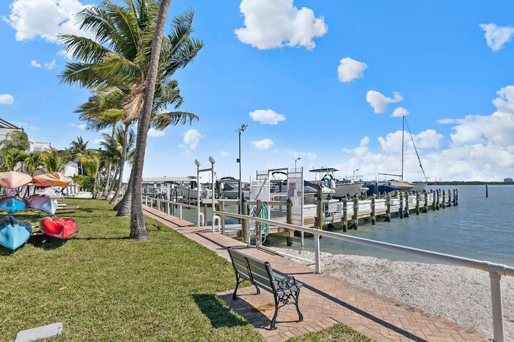 Photo of MARINA TOWERS 406