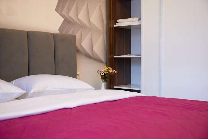 Room 11 of 22