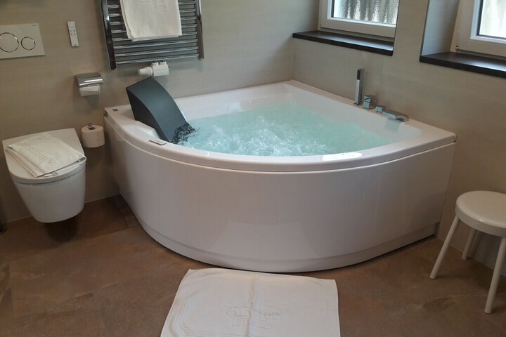 Hot Tub 35 of 84