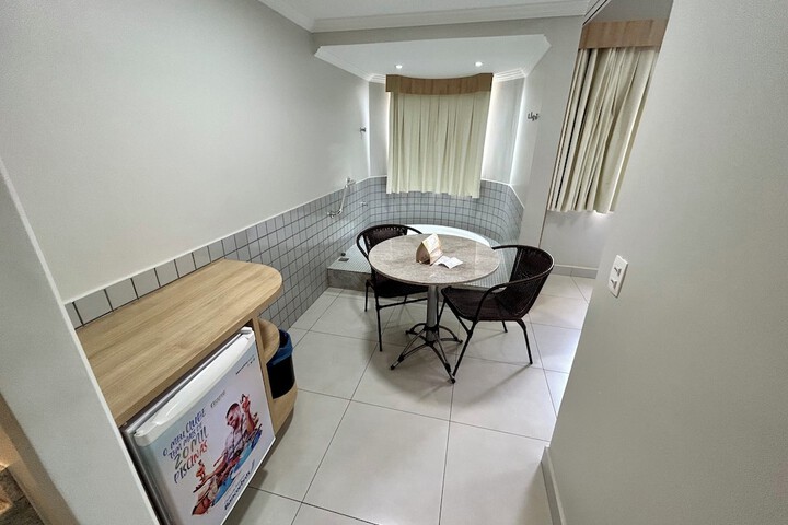 Room 5 of 27