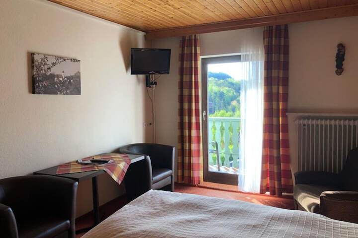 Room 3 of 40