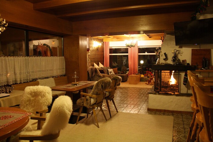 Lounge 39 of 49