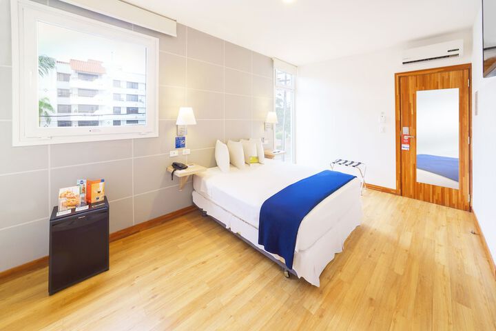 Room 5 of 44