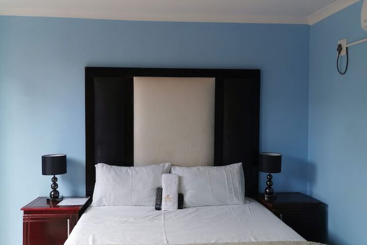 Room 13 of 98