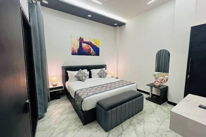Room 8 of 14