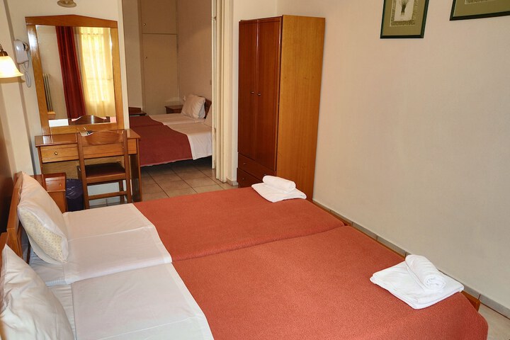 Room 34 of 82