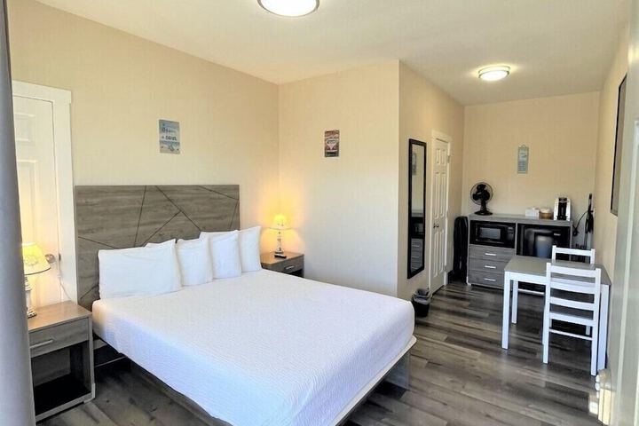 Room 10 of 136