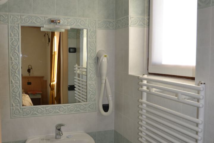 Room 8 of 21