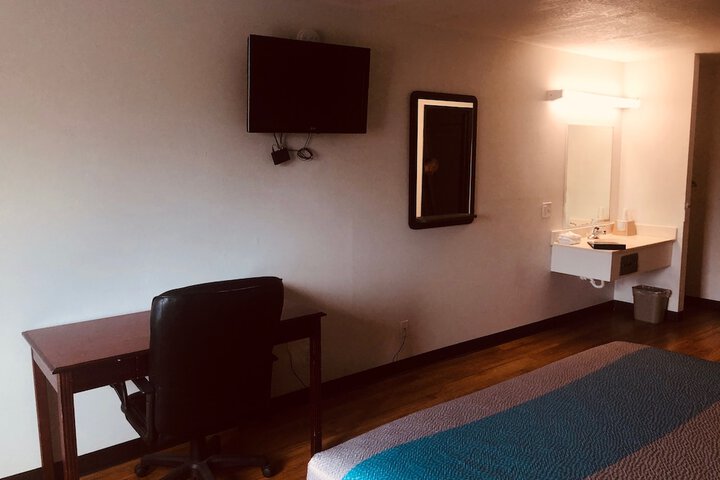 Room 5 of 9