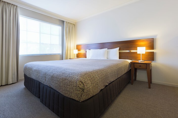 Room 10 of 29