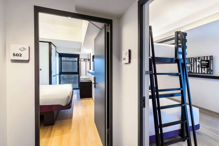 Room 32 of 66