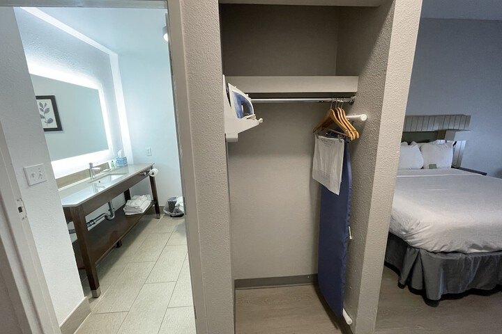 1 King Bed (1 of 25)