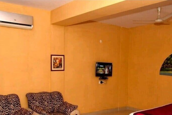 Room 6 of 9