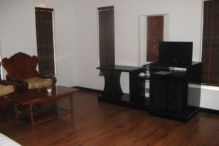 Room 9 of 83