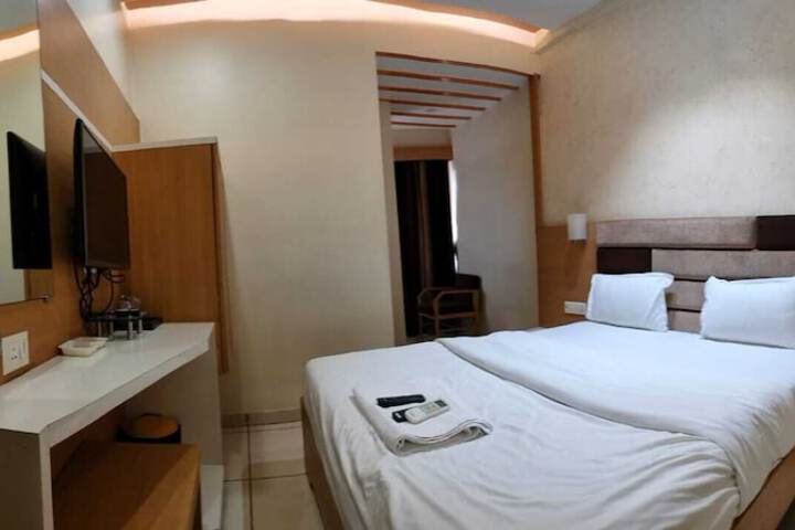 Room 6 of 24