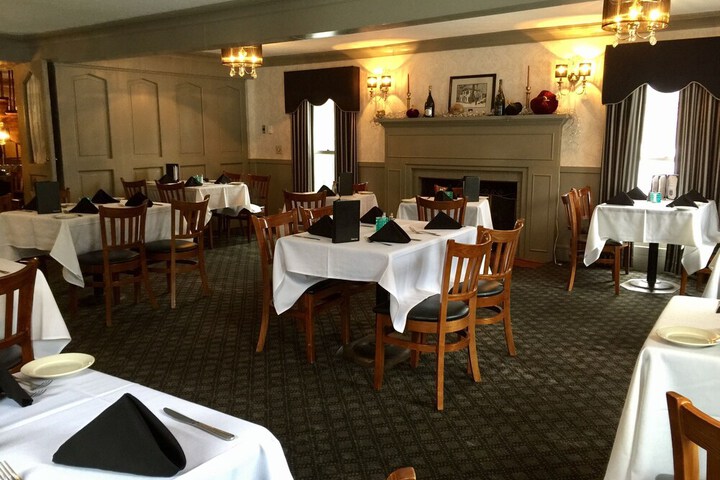 Dining 41 of 52