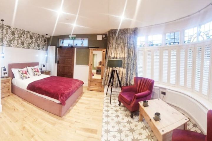 Room 17 of 39