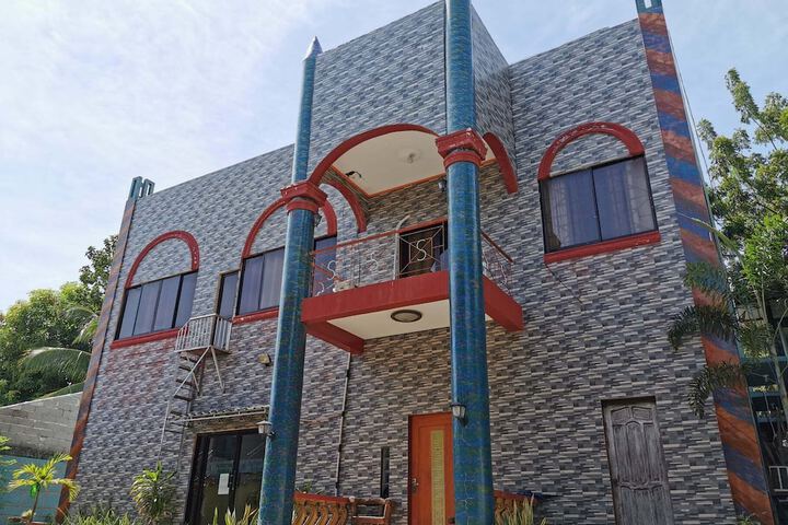 Hotel 3 of 8