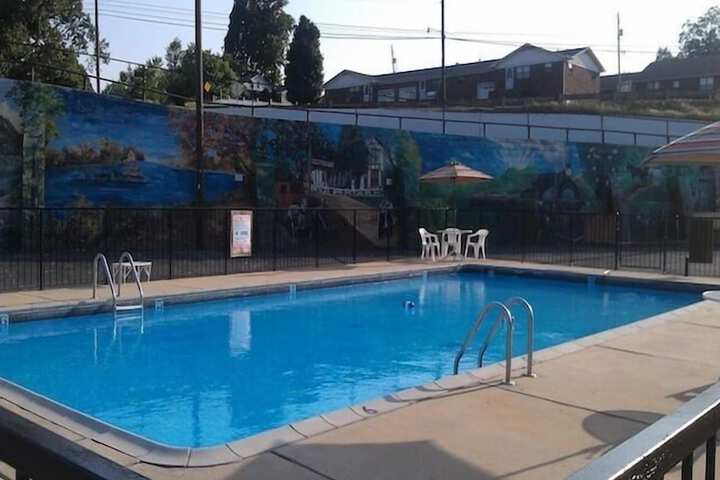 Hotel Pool