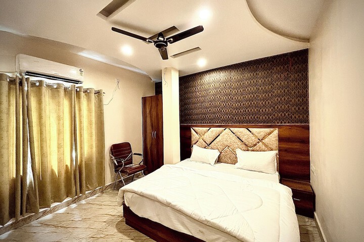 Room 27 of 32